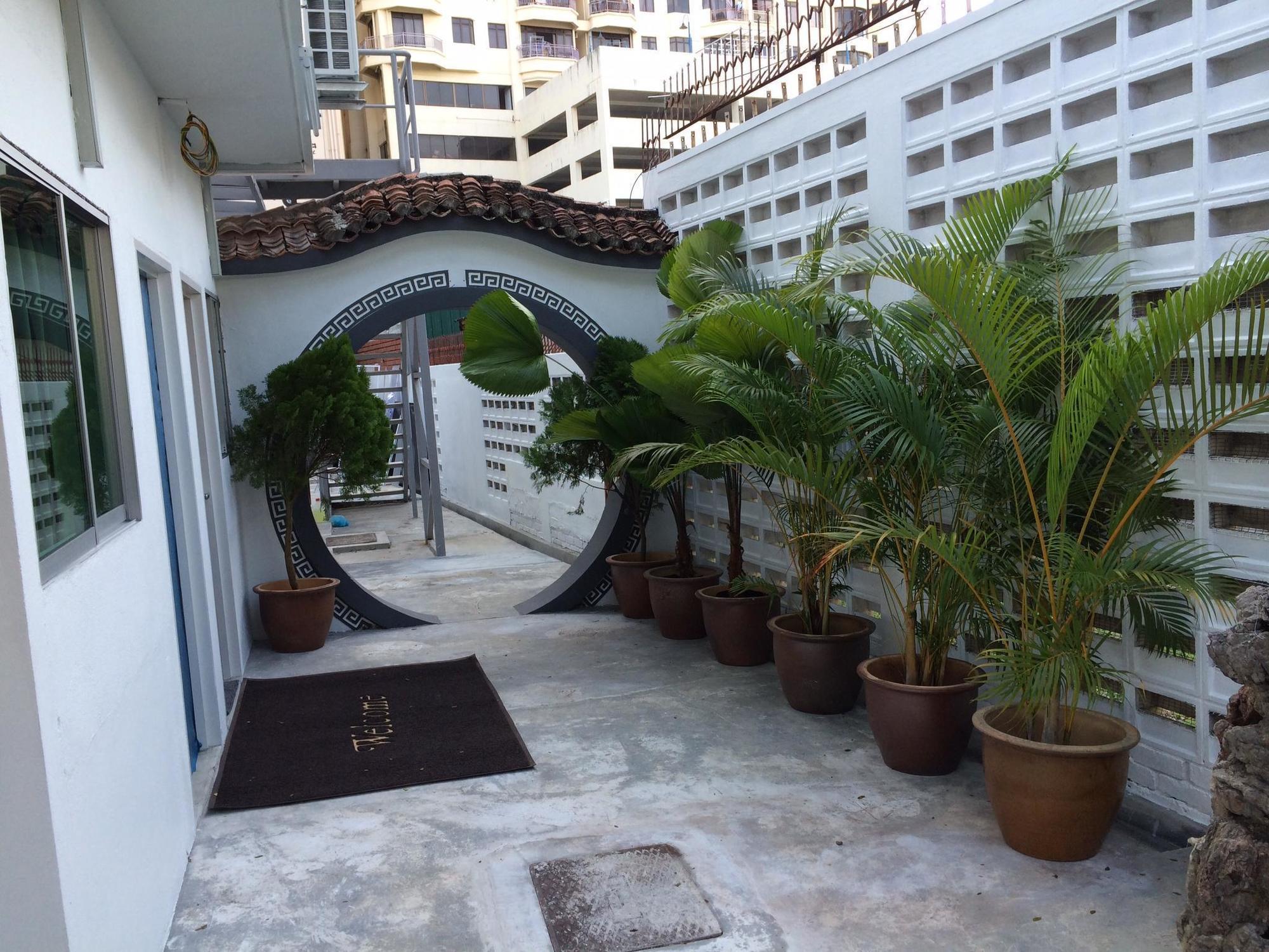 Hotel Apple 1 Gurney