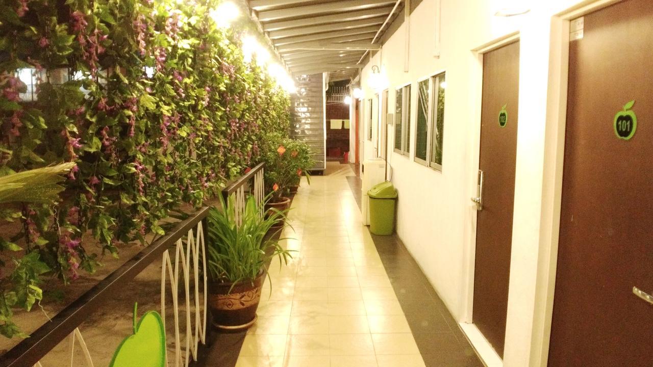 Apple 1 Gurney Hotel 2*